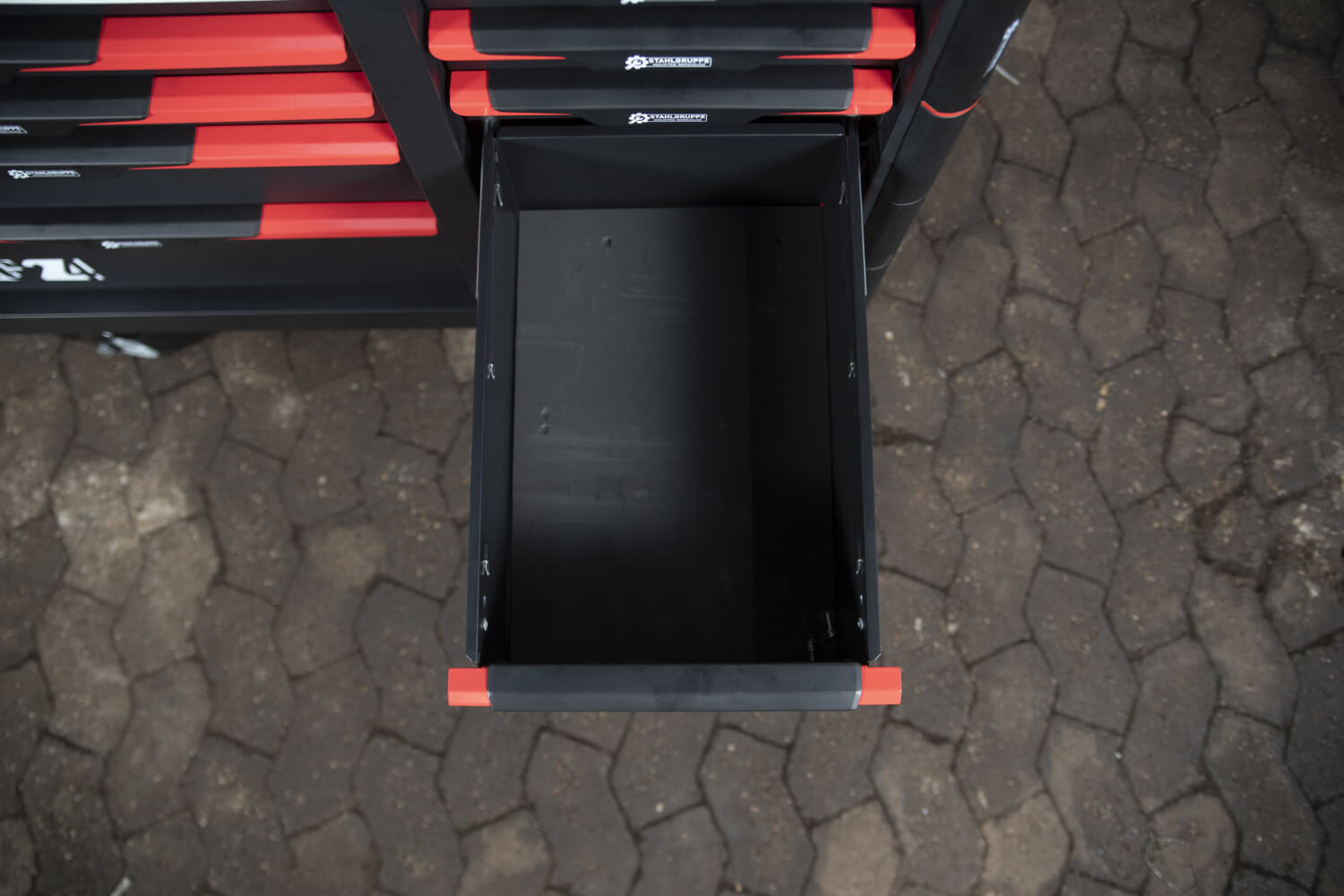 Gereedschapswagen - Stahlgruppe SG24