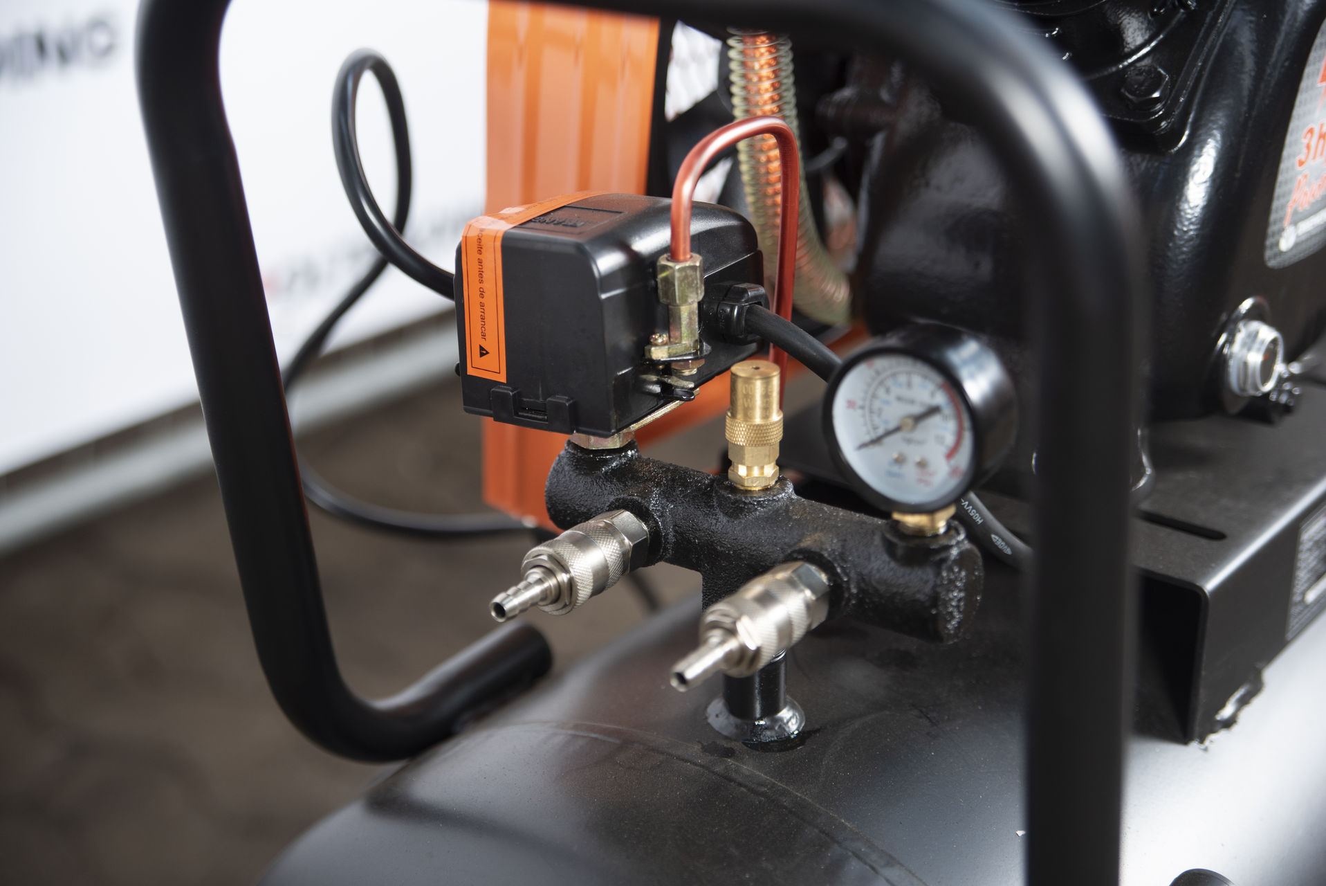 Luchtcompressor - Daewoo DAAC100D