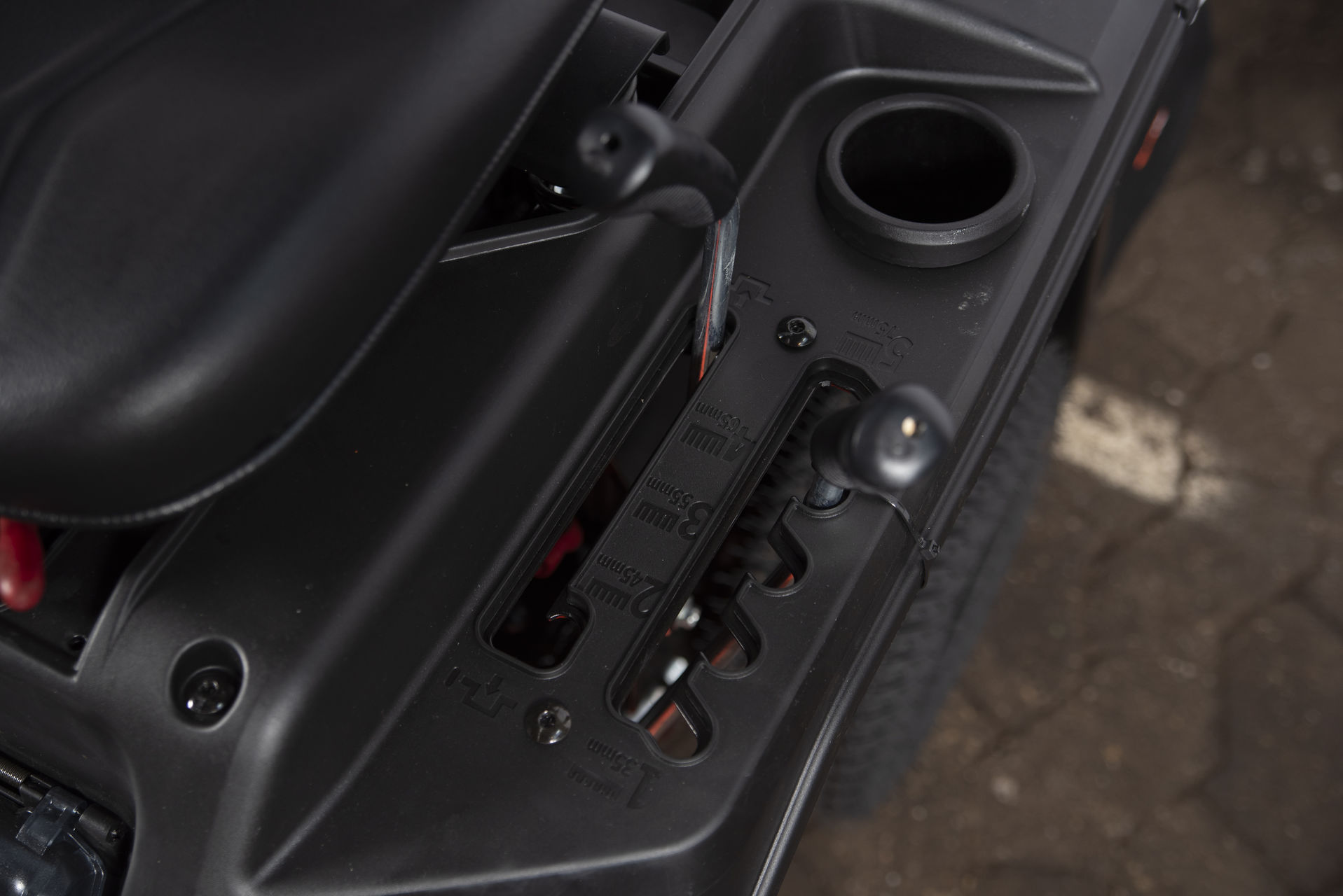 Zitmaaier - Daewoo DAXRM224